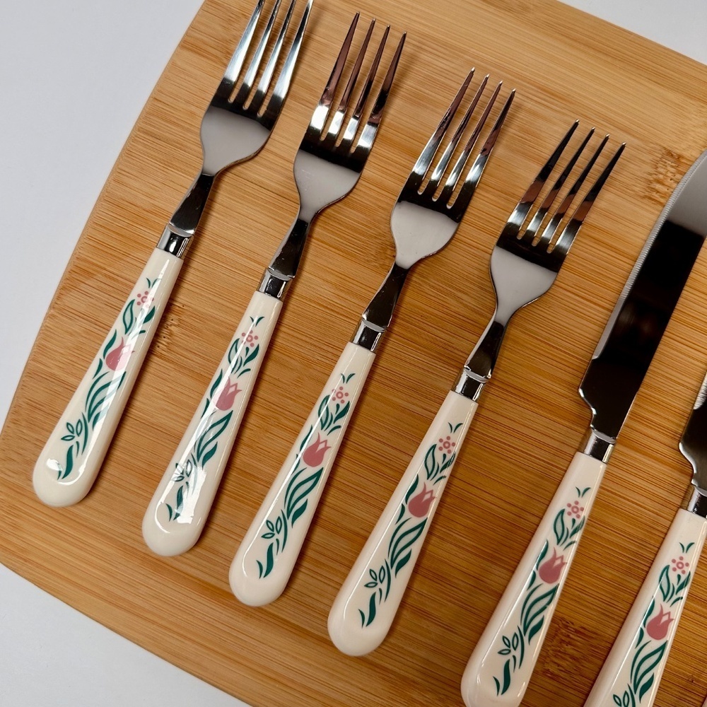 Vintage English Floral Flatware Set – Pink Tulip Handles (19 pcs) - Picture 6 of 15